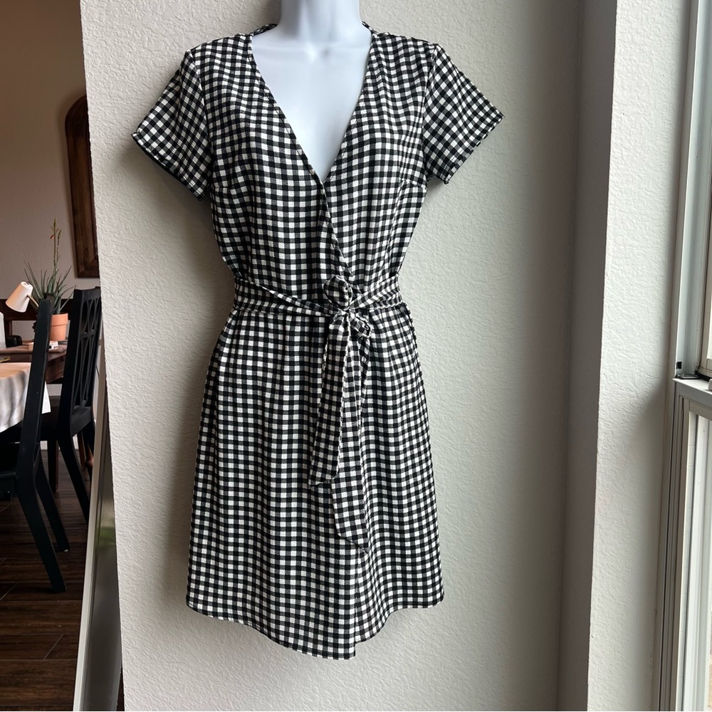 H&M Divided black and white plaid check wrap style dress